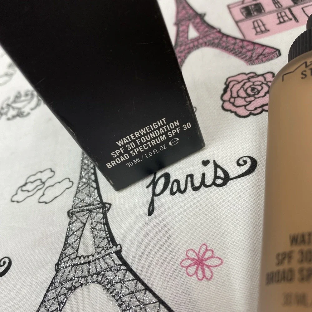 Mac Studio Waterweight SPF 30 Liquid Foundation